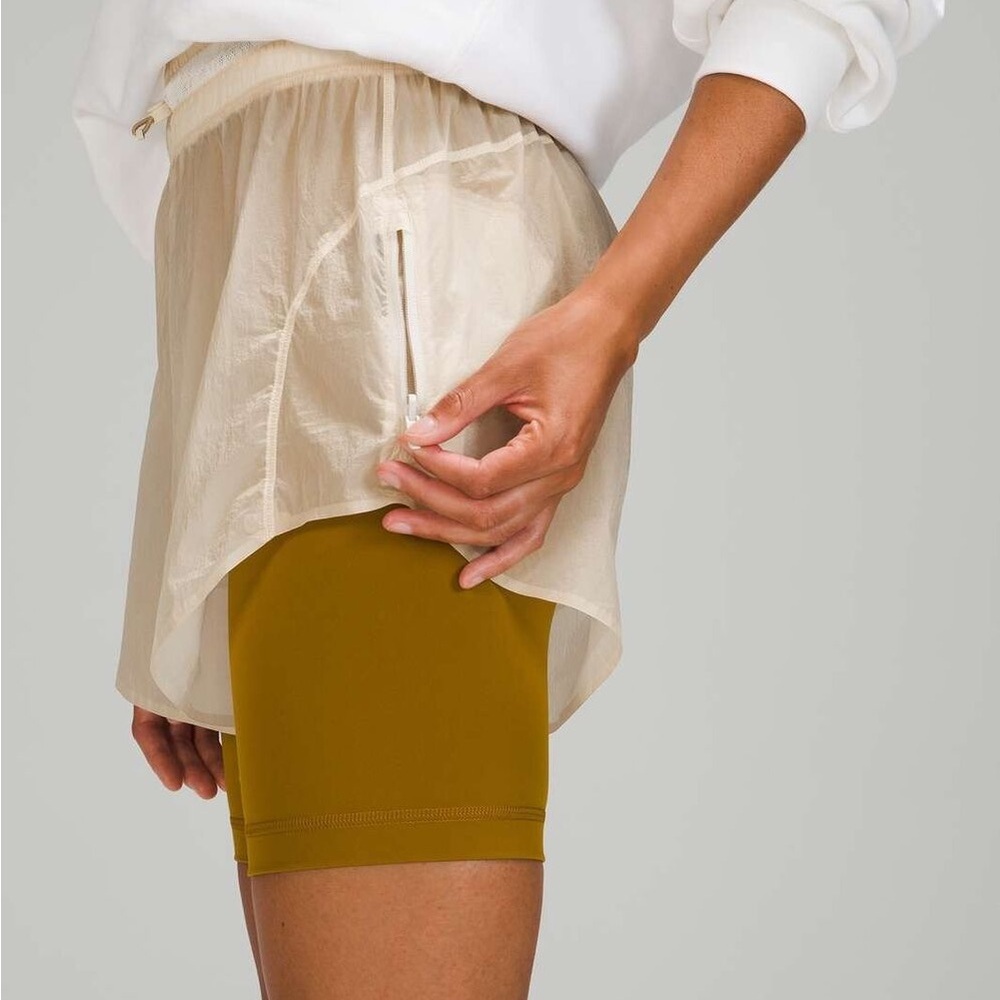 Lululemon Step Out Shorts - Picture 2 of 7